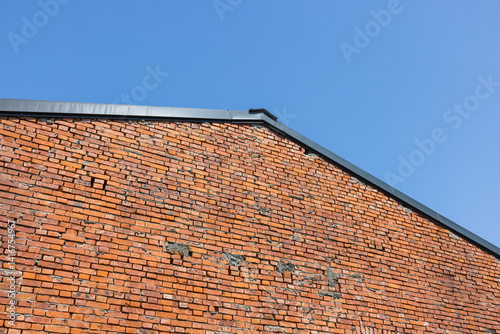Obraz na płótnie Exterior view of red brick wall building in sunlight w salonie