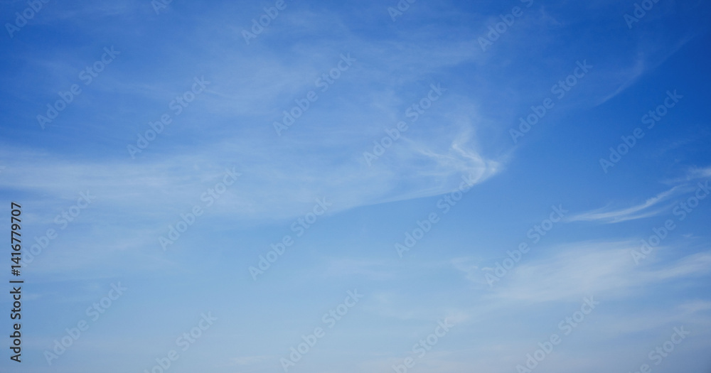 Fototapeta premium A clear blue sky with few clouds