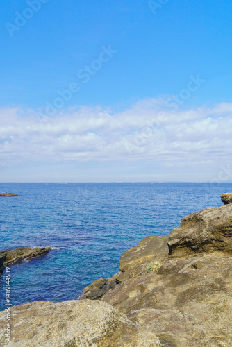 日本の風景｜千葉県南房総市・明神岬(大房岬自然公園)の岩場と東京湾