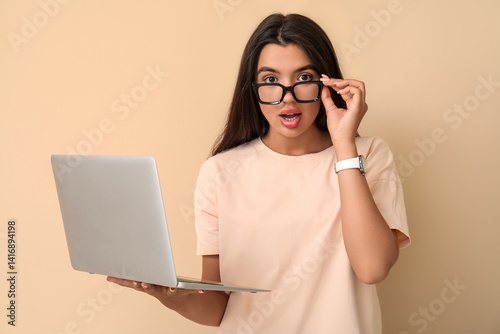 Shocked young female progra...