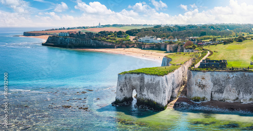 Bild auf Leinwand Aerial view of the beautiful Kingsgate Beach at the coast of Kent, England, with