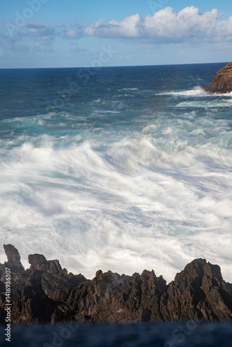 Obraz na płótnie big waves in Porto Moniz, Madeira w salonie