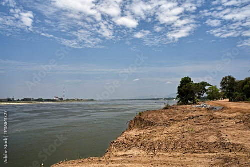 Obraz na płótnie Serenity on the banks of the Laotian Mekong w salonie