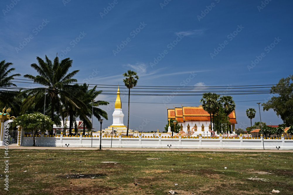The golden stupa of Sikhottabong, between history and spirituality
