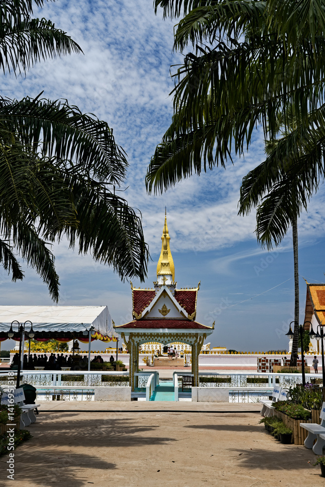 The golden stupa of Sikhottabong, between history and spirituality