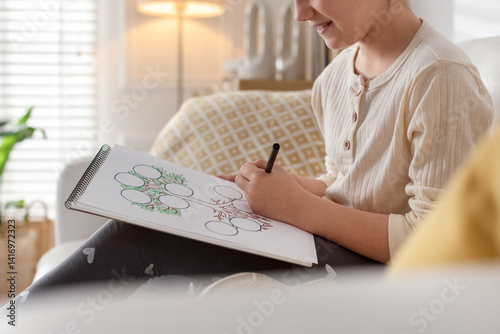 Obraz na płótnie Girl drawing her family tree on sofa indoors, closeup w salonie