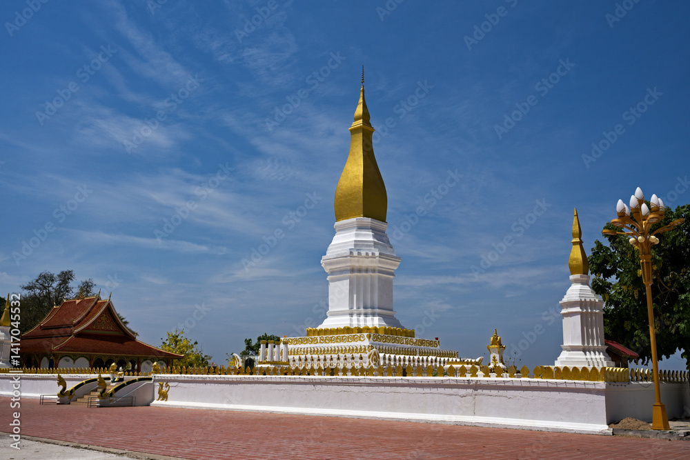 The golden stupa of Sikhottabong, between history and spirituality
