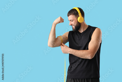 Sporty young man in headpho...