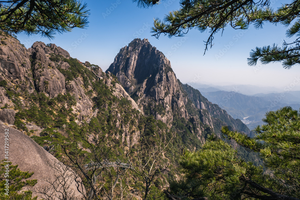 Majestic Mountain Scenery of Huangshan Majestic Mountain Scenery of Huangshan