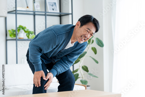 膝が痛いミドルの男性