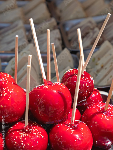 Obraz na płótnie Red Candy Apples at Sticks Sweet Dessert w salonie