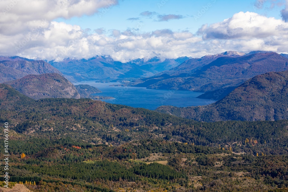 Fototapeta premium Afternoon in the mountains with a wonderful view of a Patagonian lake 