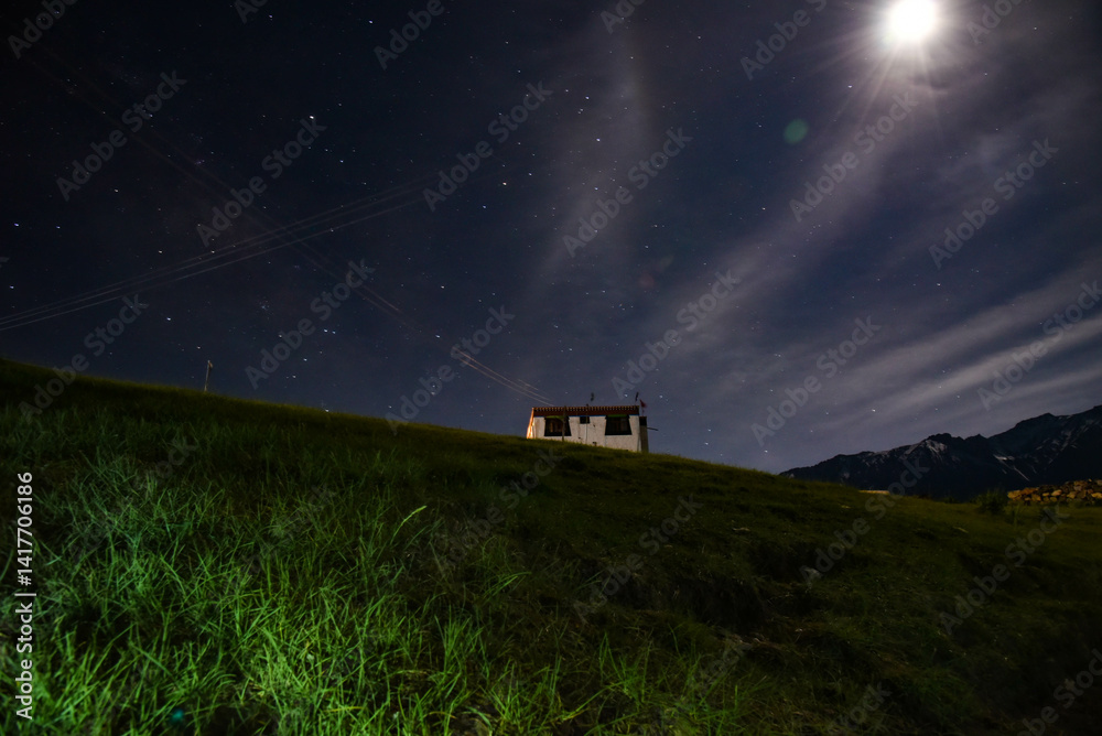 Fototapeta premium house at night