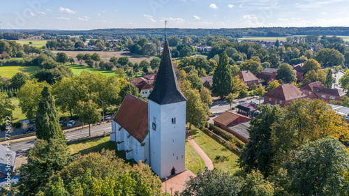Obraz na płótnie Kirche im Dorf w salonie