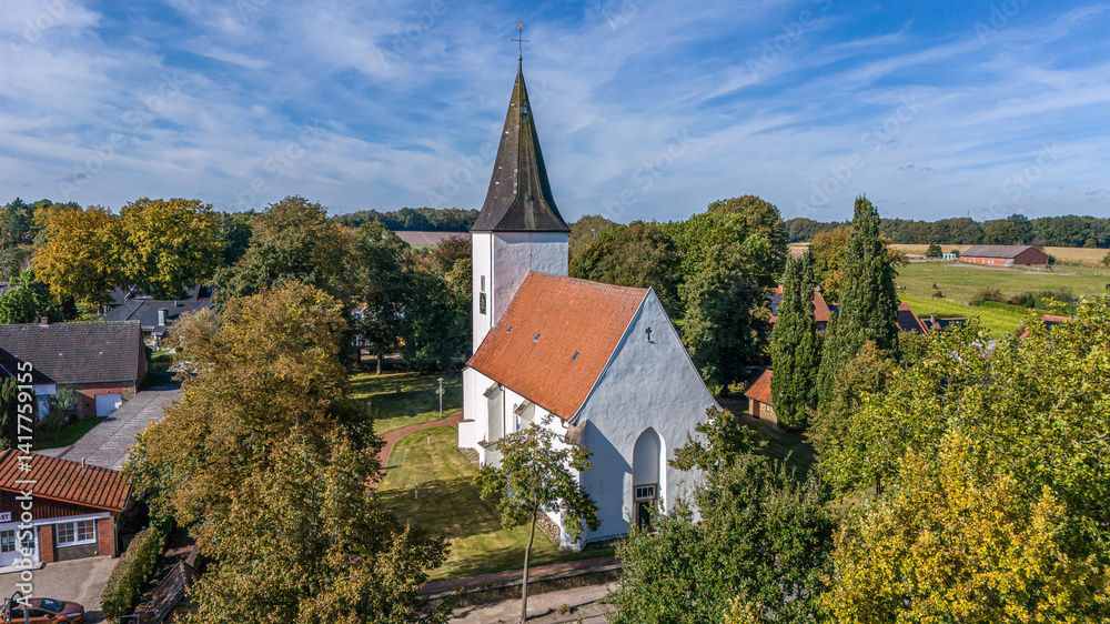 Kirche im Dorf