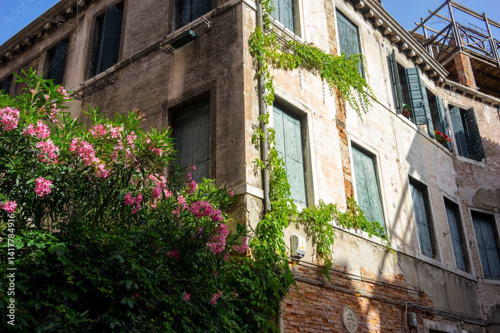 Authentic Italian Streets – Timeless Scenes of Everyday Life. Candid and atmospheric images of Italian streets capturing the charm, color, and character of everyday life.