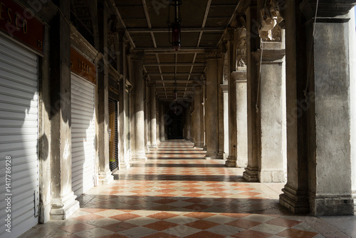 Obraz na płótnie Authentic Italian Streets – Timeless Scenes of Everyday Life. Candid and atmospheric images of Italian streets capturing the charm, color, and character of everyday life. w salonie