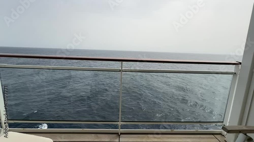 Horizont von Kreuzfahrtschiff aus gesehen