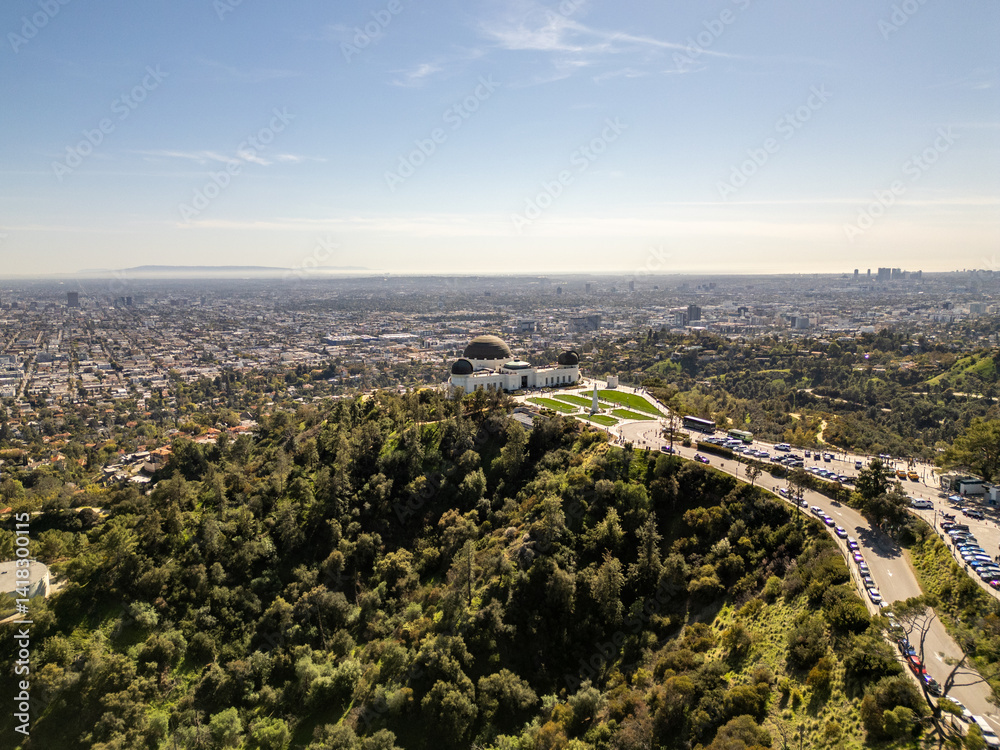 Obraz premium Griffith Observatory is an observatory in Los Angeles, California, on the south-facing slope of Mount Hollywood in Griffith Park