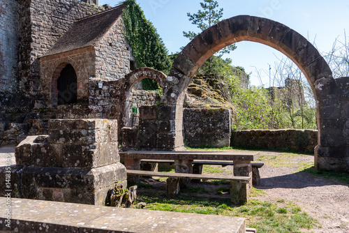 Fototapeta Naklejka Na Ścianę i Meble -  Mittelalterliche Burgruine Madenburg in der Pfalz