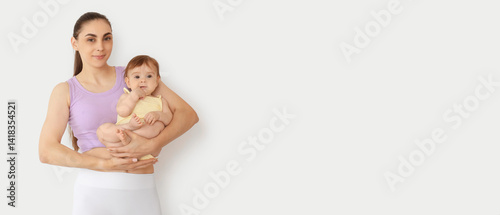 Sporty young mother with he...