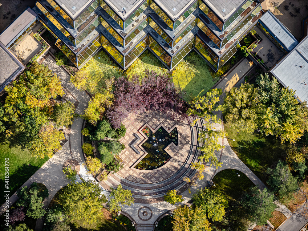 Fototapeta premium Large building with a courtyard in the middle
