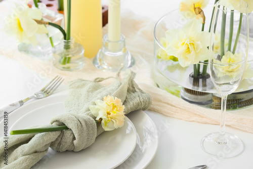 Elegant spring table settin...