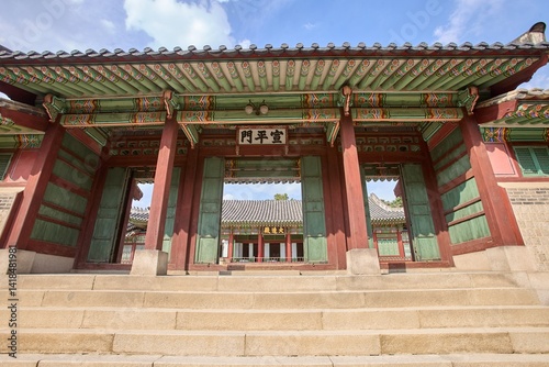 Daejojeon Hall and Seonpyeongmun Gate in Changdeokgung Palace, UNESCO World Heritage Site in Seoul, Korea, 인정전 선평문, 창덕궁