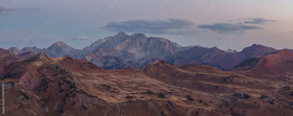 Naklejka premium Dominating the skyline Colorado mountains from L/R Siberia Peak (13,425'), Capitol Peak (14,138'), Snowmass Mountain (14,105'), and Haggerman Peak (13,848').