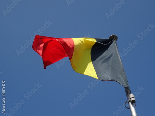 Belgian flag waving in the wind - Drapeau belge flottant au vent