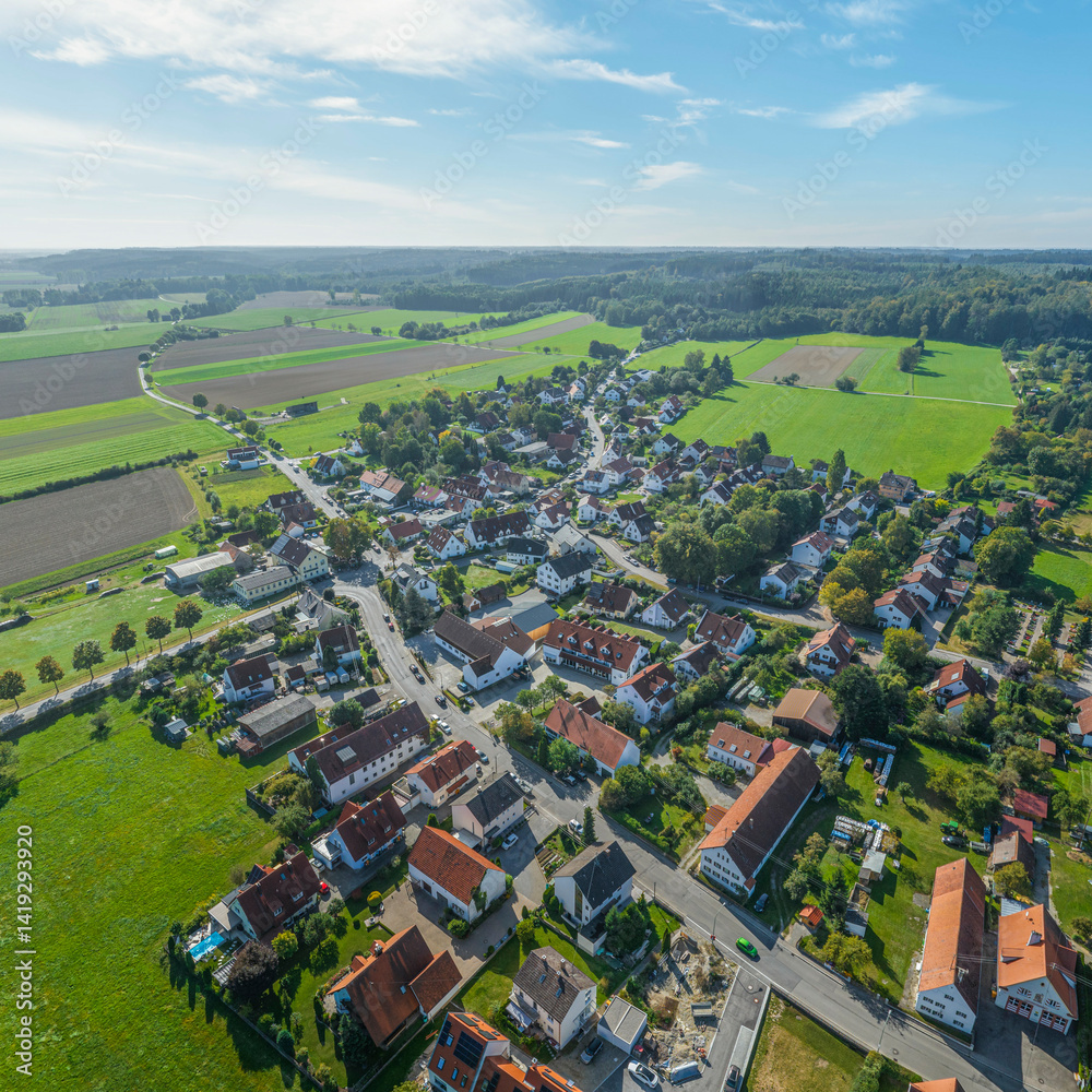 Herbstlicher Ausblick auf Augsburg-Bergheim an einem sonnigen Oktobertag