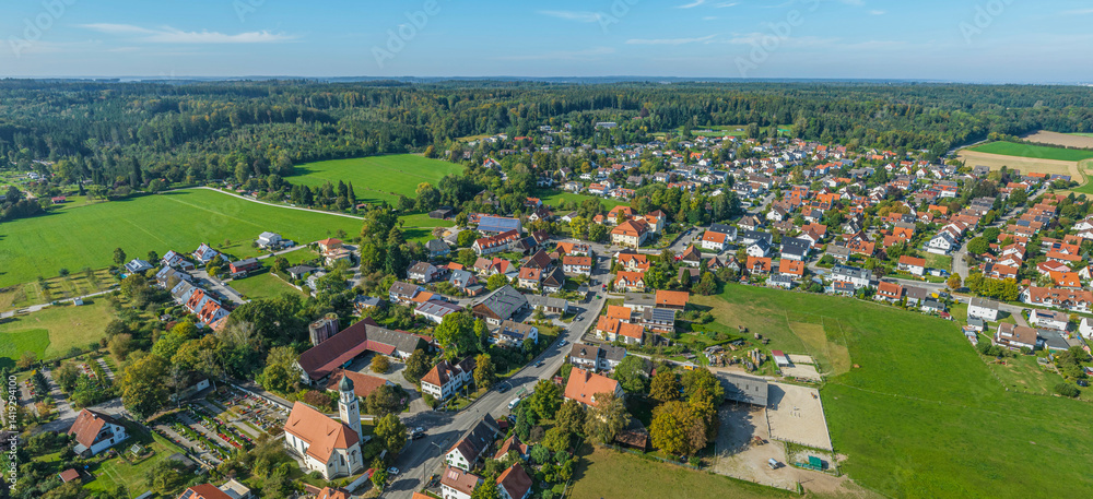 Der Augsburger Stadtteil Bergheim am Rand des Naturpark Westliche Wälder von oben
