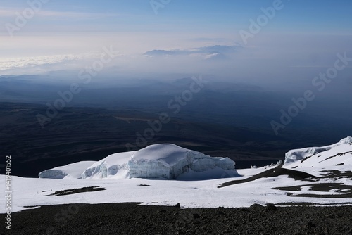 Obraz na płótnie Uhuru peak on Kibo volcano (Kilimanjaro) – 5895 m with galcier, Tanzania w salonie