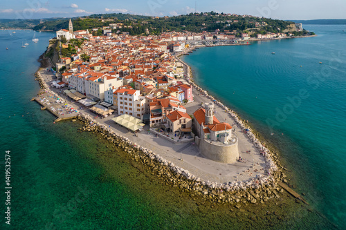 Obraz na płótnie Aerial view of the Piran old town, Slovenia w salonie
