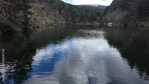 Vista panorámica del embalse de la Presa del Pradillo. Madrid, España, abril 2025.