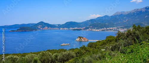 Obraz na płótnie Sveti Stefan, a medieval village located on a small island connected to the mainland by a narrow tombolo (sandy isthmus) in the bay of Budva along the Adriatic Coast, Montenegro w salonie