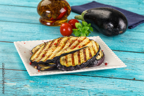 Obraz na płótnie Grilled eggplant slices for snack w salonie