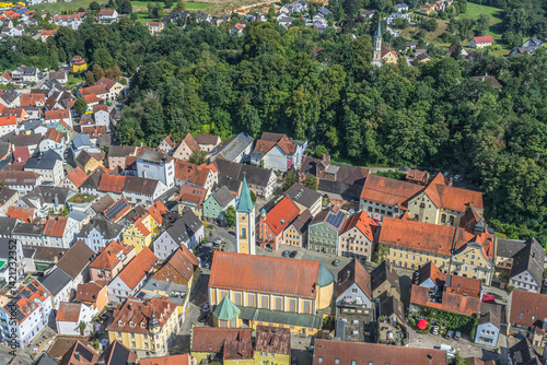 Obraz na płótnie Ausblick auf Mainburg im Zentrum der Hallertau an einem sonnigen Spätsommertag w salonie