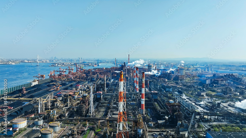 Obraz premium Aerial view of steel mills and industrial areas