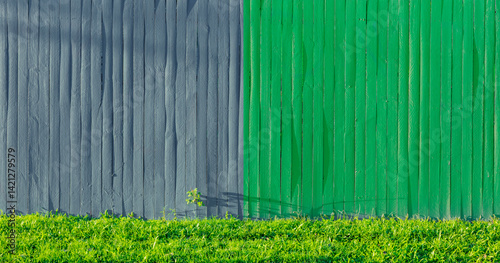 Wechsel von grauer Wand zu Grüner wand