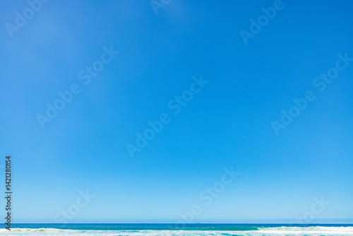 Meeresbrandung an Buddinas Beach an der Sunshine Coast in Austrlalien