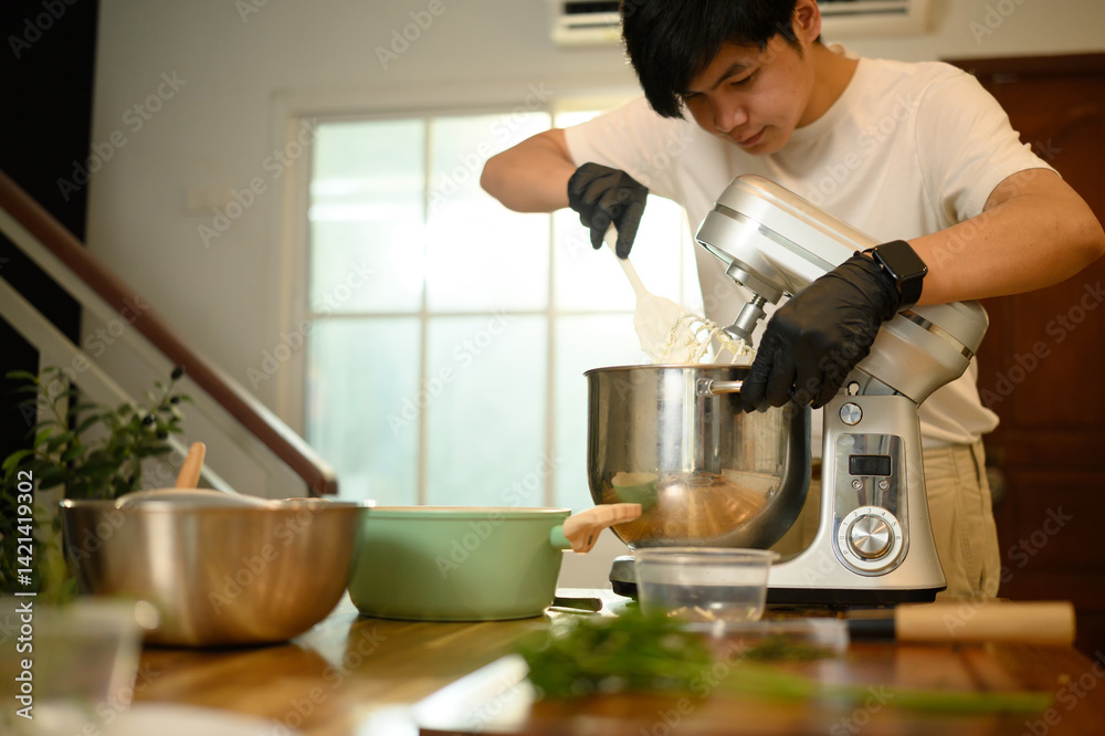 Process of making whipped cream. Process of making whipped cream.