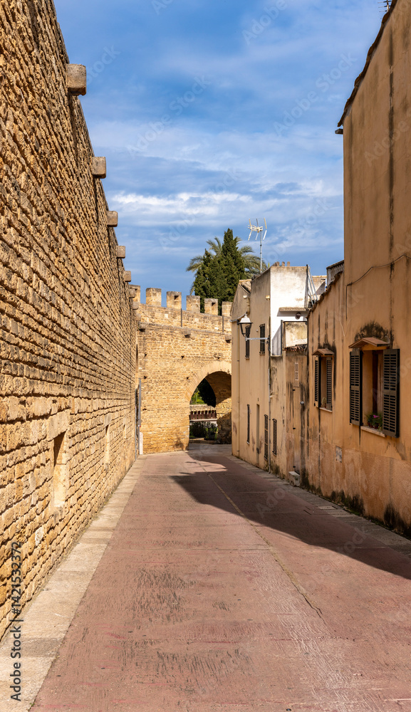 Medieval Walls, die Stadtmauer von Alcudia, Mallorca, Spanien