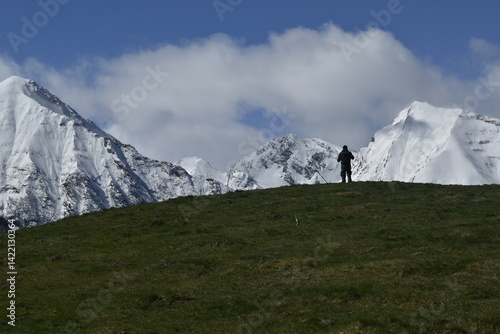 Randonneur sur Les crêtes d’Azet