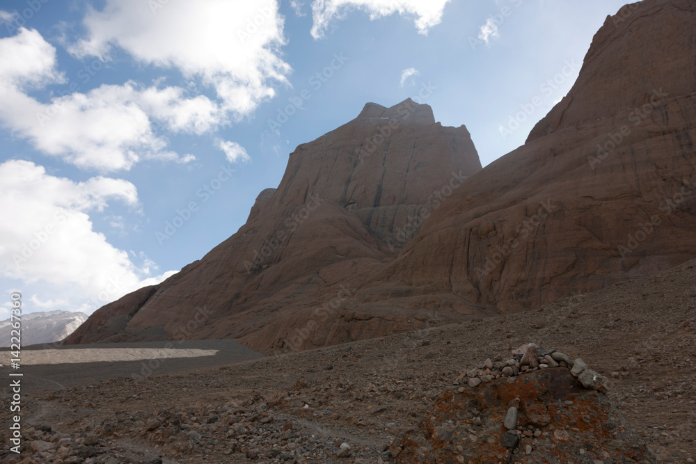 Fototapeta premium China Tibet landscape on a cloudy summer day