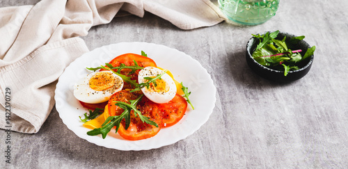 Obraz na płótnie Light appetizer of tomatoes, boiled egg, cheese and arugula on a plate web banner w salonie