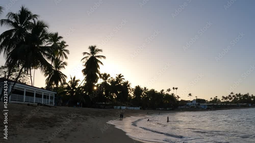 Amanecer en el pueblo de pescadores de las galeras republica dominicana