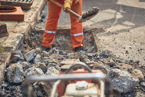 Obraz na płótnie Construction worker working on a public city road reconstruction w salonie
