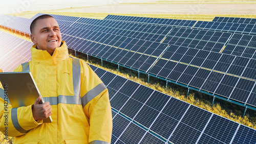 Obraz na płótnie Solar energy engineer with rooftop panels w salonie