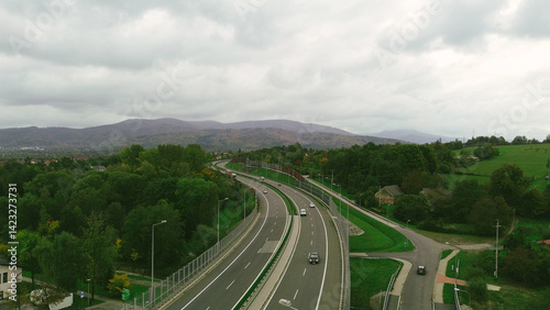 Obraz na płótnie Scenic highway view through lush greenery w salonie